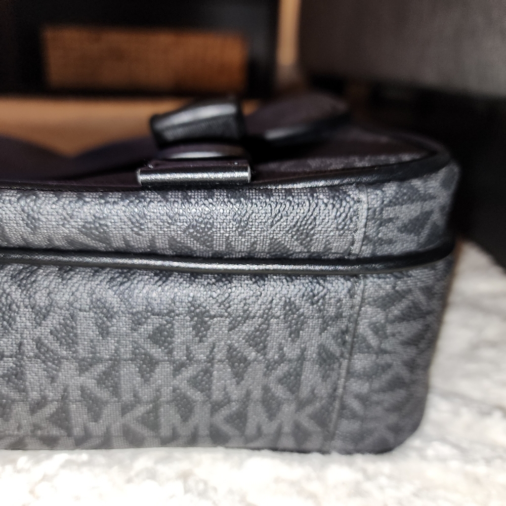 Michael Kors Men's Messenger Bag - Picture 3 of 4